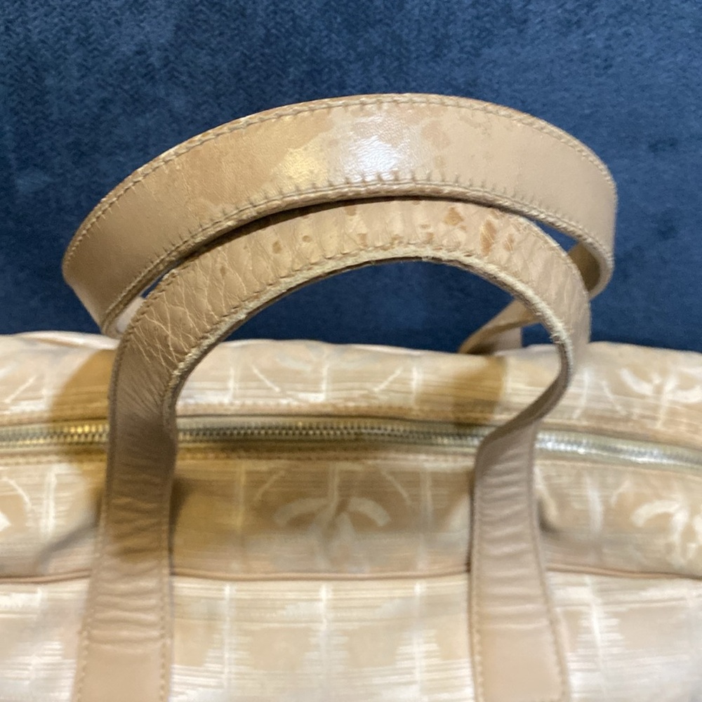 CHANEL Light Beige Tote Bag - Picture 5 of 10